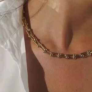 Hardware Graduated Link Gold
Chain Necklace
Stainless Steel Waterproof